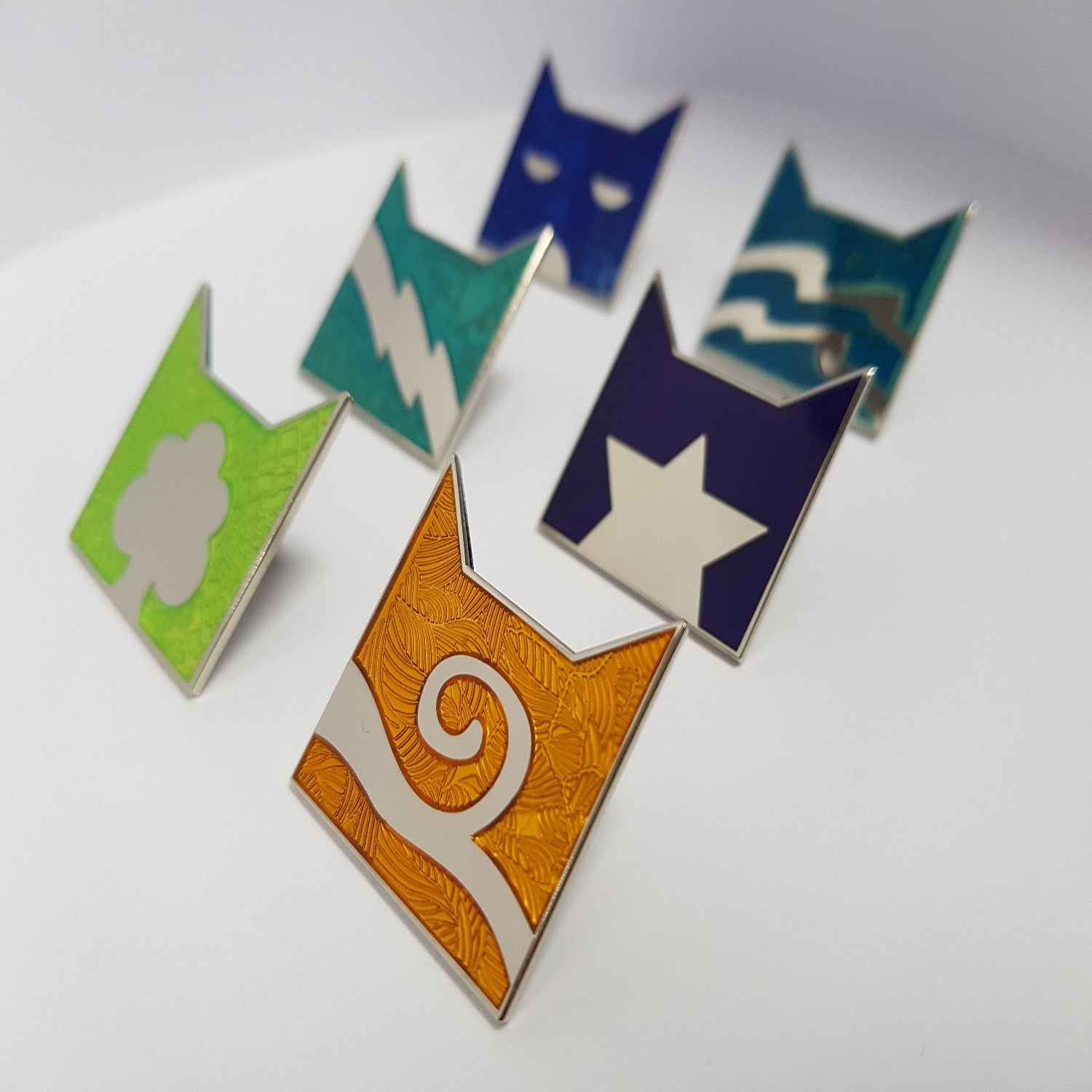 Collector's StarClan Pin Badge Warriors Cats Store - USA