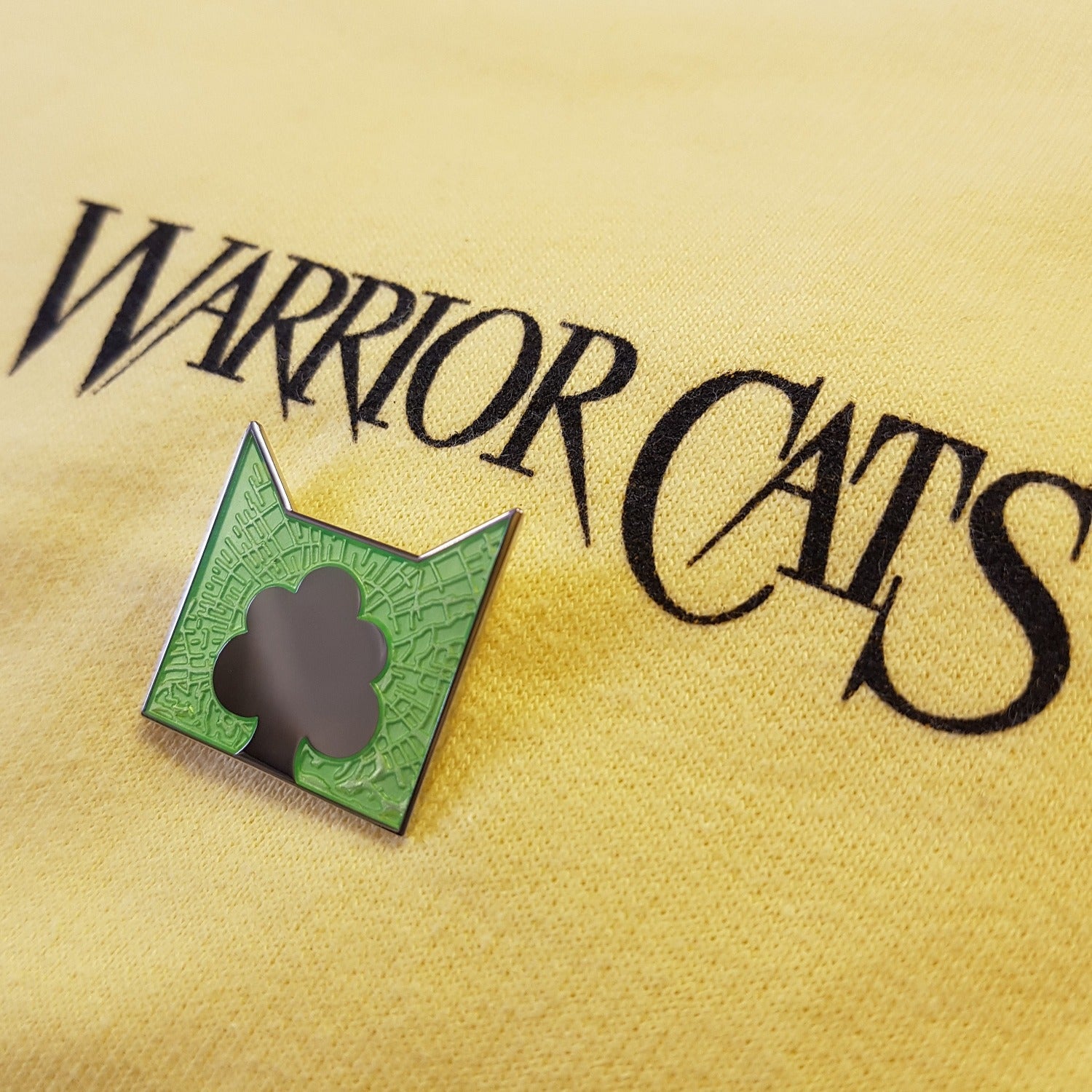Collector's SkyClan Pin Badge Warriors Cats Store - USA