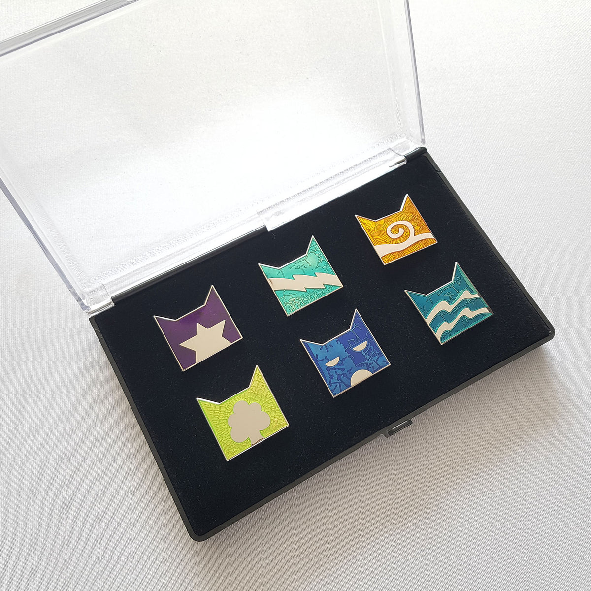 Clan Pin Badges Set